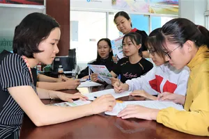 Thí sinh đăng ký xét tuyển học bạ vào Trường Đại học Công nghiệp Thực phẩm năm 2020