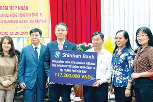 Ngân hàng Shinhan tiếp sức đồng bào miền Tây vượt hạn mặn và phòng chống Covid-19