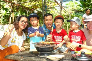 Hạnh phúc gia đình đến từ sự chia sẻ. Ảnh: HOÀNG HÙNG