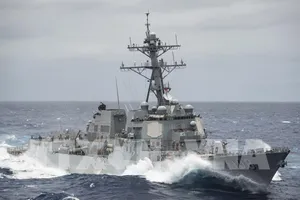 Tàu khu trục Wayne E. Meyer của Hải quân Mỹ đã tiến hành tuần tra hàng hải ở Biển Đông. Ảnh: TTXVN  