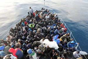 Giải cứu hàng trăm người nhập cư ở vùng biển Libya 