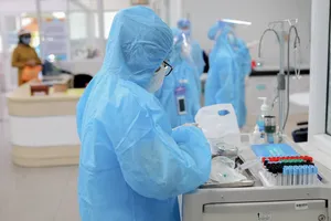 Sáng nay Hà Nội có ca mắc mới Covid-19 ở Bệnh viện E, Bộ Y tế chống dịch suốt đêm