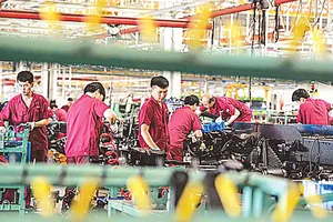 Đến thời điểm này, Trung Quốc là nền kinh tế lớn duy nhất  được dự báo tăng trưởng trong năm nay                                                                                                          Ảnh: WALL STREET JOUNAL