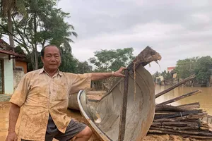 Ông Võ Văn Bình cứu sống 100 đồng bào trong đợt mưa lũ vừa qua