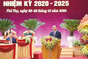 Thủ tướng Nguyễn Xuân Phúc phát biểu chỉ đạo tại Đại hội đại biểu Đảng bộ tỉnh Phú Thọ  lần thứ XIX, nhiệm kỳ 2020 - 2025, sáng 27-10. Ảnh: VIẾT CHUNG