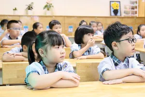 Học sinh lớp 1 Trường Tiểu học Lê Đức Thọ, quận Gò Vấp, TPHCM trong một tiết học.  Ảnh: HOÀNG HÙNG