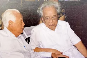 Đồng chí Trần Trọng Đăng Đàn (phải) và anh trai, đồng chí Trần Trọng Tân