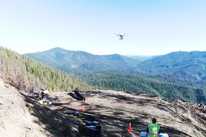 Dùng drone trồng rừng