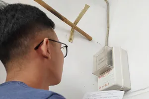 Nhiều người thuê trọ vẫn đang bị tính giá tiền điện cao  so với quy định