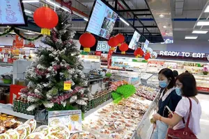 Siêu thị giảm giá mạnh các sản phẩm thiết yếu dịp 12-12