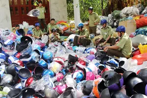 Phát hiện hơn 4.000 nón bảo hiểm không nguồn gốc