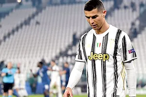 Ronaldo thất vọng rời đấu trường Champions League mùa này