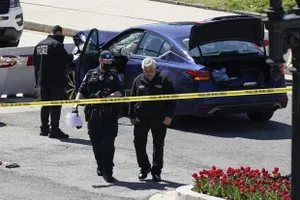 Lực lượng an ninh phong tỏa hiện trường vụ tấn công. Nguồn: AP