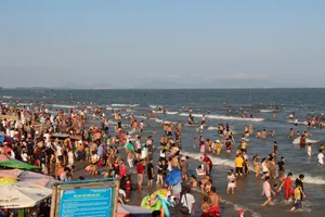 Buộc khai báo y tế khi quay trở lại Hà Nội sau kỳ nghỉ lễ