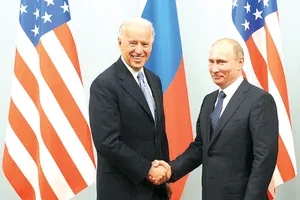 Tổng thống Nga Vladimir Putin tiếp ông Joe Biden tại Moscow năm 2011, lúc đó là Phó Tổng thống Mỹ.  Ảnh: TASS