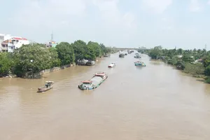 Kênh Chợ Gạo là tuyến đường giao thông thủy huyết mạch  của Đồng bằng sông Cửu Long