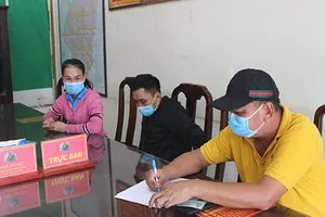 Anh Phạm Văn Thạo ký xác nhận việc chị Tuyền thỏa thuận trả lại tiền tại trụ sở Công an P.Hố Nai, TP.Biên Hòa. Ảnh: baodongnai.com.vn