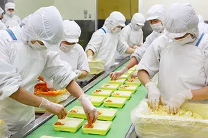 Tăng lượng hàng chế biến, chia sẻ khó khăn với người tiêu dùng