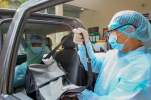 Lực lượng y tế dự phòng TP Thủ Đức sẵn sàng ứng cứu người dân  có nhu cầu điều trị Ảnh: HOÀNG HÙNG