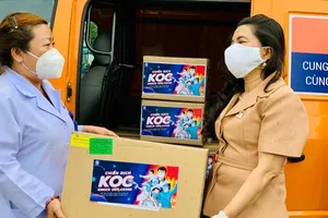 Tặng thuốc hỗ trợ điều trị Covid-19 cho các nhà báo phía Nam 