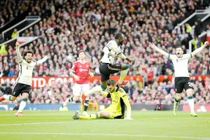 Thủ thành De Gea (Man.United) thất vọng giữa niềm vui của cầu thủ Liverpool