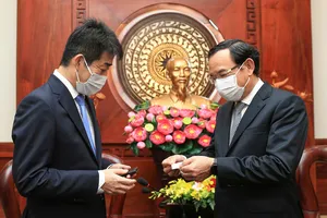 Bí thư Thành ủy TPHCM Nguyễn Văn Nên tiếp ông Tetsuyuki Nagakawa,  Tổng Giám đốc Công ty Aeon Việt Nam. Ảnh: DŨNG PHƯƠNG