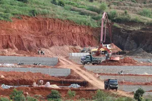 Hoạt động khai thác đất tại xã Đông Thanh, huyện Lâm Hà  diễn ra công khai suốt thời gian dài