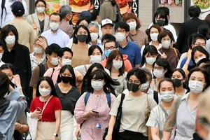 Con người vẫn có thể nhiễm biến thể Omicron trong khoảng cách 50cm ngay cả khi đeo khẩu trang  