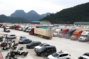 Hàng hóa lại ùn tắc tại cửa khẩu Hữu Nghị