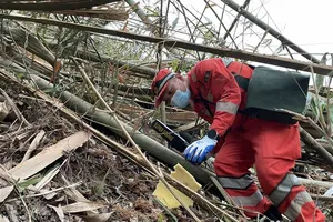Lực lượng cứu hộ tìm kiếm hộp đen máy bay của Hãng hàng không China Eastern Airlines tại hiện trường vụ tai nạn ở khu tự trị dân tộc Choang Quảng Tây, Trung Quốc, ngày 22-32022. Ảnh: THX/TTXVN