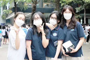 Thí sinh Trường THPT Minh Đức (quận Tân Phú, TPHCM)  trước giờ thi đánh giá năng lực đợt 1 ngày 27-3