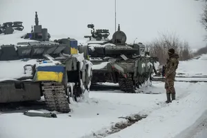 Xe tăng Nga bị lực lượng Ukraine thu giữ tại Kharkiv. Ảnh:  REUTERS