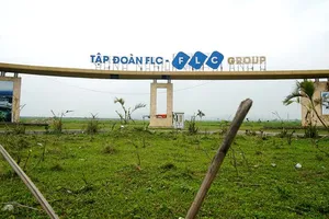 Sau nhiều năm triển khai, dự án Khu công nghiệp FLC Hoàng Long mới chỉ làm được một cái cổng. Ảnh: DUY CƯỜNG