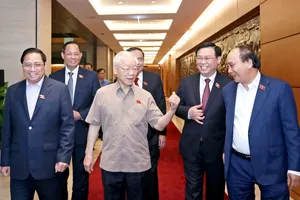 Tổng Bí thư Nguyễn Phú Trọng, Chủ tịch nước Nguyễn Xuân Phúc, Thủ tướng Chính phủ Phạm Minh Chính, Chủ tịch Quốc hội Vương Đình Huệ và các đại biểu dự phiên họp sáng 1-6.  Ảnh: QUANG PHÚC