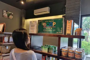 Sản phẩm OCOP của Long An được trưng bày giới thiệu  tại một khu du lịch