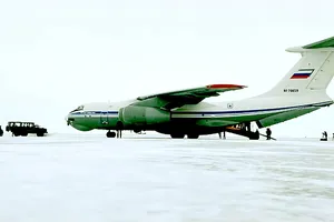 Máy bay vận tải Nga Ilyushin Il-76 thực hiện nhiệm vụ tại Bắc cực