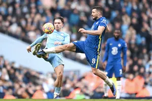 Lần thứ 2 trong 1 tuần, Man.City (trái) và Chelsea lại đối mặt trên sân cỏ