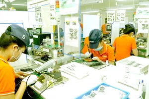 Sản xuất linh kiện điện - điện tử tại một doanh nghiệp FDI ở TPHCM. Ảnh: CAO THĂNG