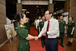 Bí thư Thành ủy TPHCM Nguyễn Văn Nên thăm, động viên các đơn vị đêm giao thừa