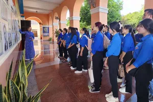 Bảo tàng Hồ Chí Minh - Chi nhánh TPHCM được nhiều bạn trẻ đến tham quan, học tập 