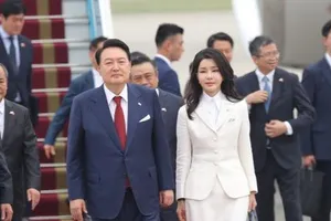 Tổng thống Hàn Quốc Yoon Suk-yeol và phu nhân đã đến Hà Nội, bắt đầu chuyến thăm cấp Nhà nước tới Việt Nam. Nguồn: VGP