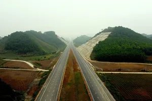Yêu cầu chống sạt lở đường cao tốc Phan Thiết - Dầu Giây đoạn qua xã Suối Cát