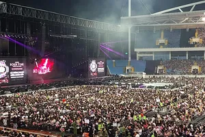 Khoảng 36.000 khán giả đội mưa đến đêm nhạc của BlackPink ở Hà Nội