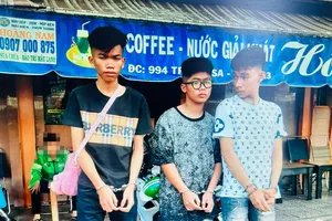 Nhóm đối tượng gồm: Thiện - Tài - Huy (từ phải qua trái). Ảnh: CHÍ THẠCH 