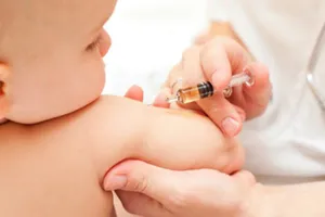 Tiêm chủng đầy đủ cho trẻ trong những tháng đầu đời
