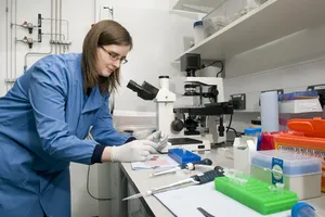 Phân tích hình ảnh tế bào ung thư ở CLF. Ảnh: CLF