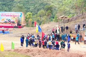 Ngày tết của dân tộc Hà Nhì ở cực Tây với không khí tươi vui tin yêu đượm tình quân và dân biên ải