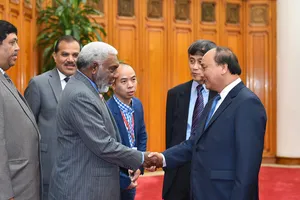 Thủ tướng Nguyễn Xuân Phúc chào mừng Đoàn đại biểu Liên minh HTX  quốc tế khu vực châu Á-Thái Bình Dương sang dự Hội nghị Bộ trưởng HTX khu vực châu Á-Thái Bình Dương lần thứ 10 tại Hà Nội. Ảnh: VGP