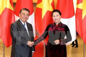 Chủ tịch Quốc hội Nguyễn Thị Kim Ngân đón Chủ tịch Hạ viện Nhật Bản Tadamori Oshima. Ảnh: TTXVN 