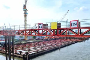 Công trình thi công cống ngăn triều chống ngập có tính yếu tố biến đổi khí hậu tại TPHCM  Ảnh: CAO THĂNG